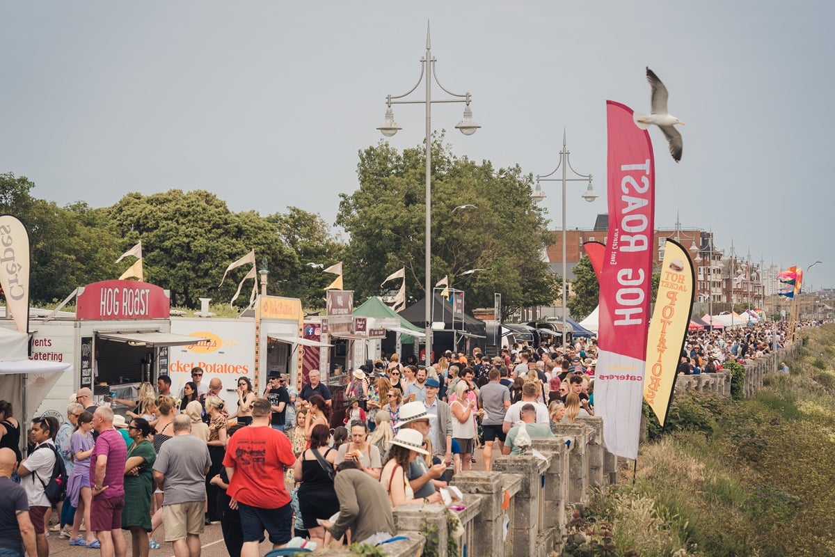 To accompany the feast of performances and activities on offer at First Light Festival 2024, we’ve curated a line-up of incredible local street food vendors and bars, serving up delicious food and drink from around the world throughout the weekend! 🍔🍹 firstlightlowestoft.com/food-drink/