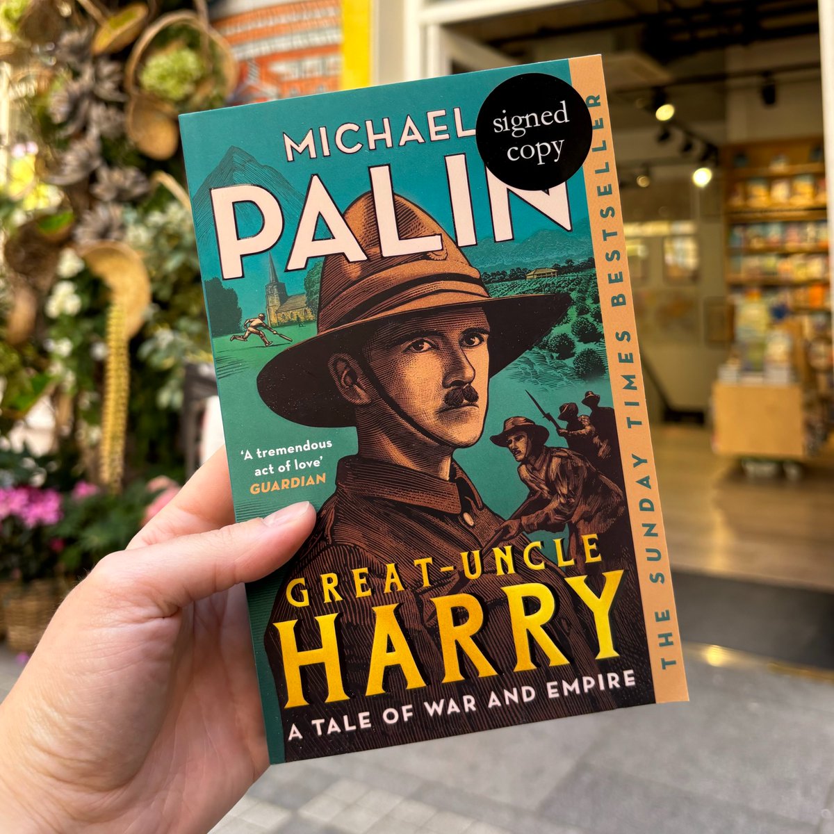 Out now in Paperback! Great-Uncle Harry by @MichaelPalin10 - Signed copies available ✍️ stanfords.co.uk/great-uncle-ha…