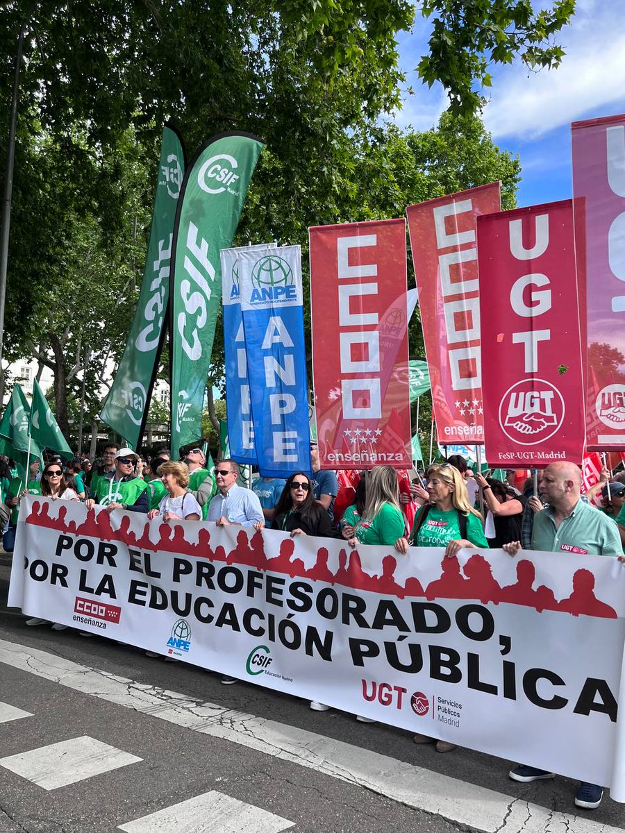#DocentesEnLucha #HuelgaEducaciónPública Comienza la Manifestación 🗣La voz del profesorado se va a oír 💪por la #EducaciónPública en la @ComunidadMadrid 🙋🏽‍♀️🙋🏽 📲Comparte, reenvía ⭕️⭕️PaseLoquePase #CCOOContigo #CCOOActúa