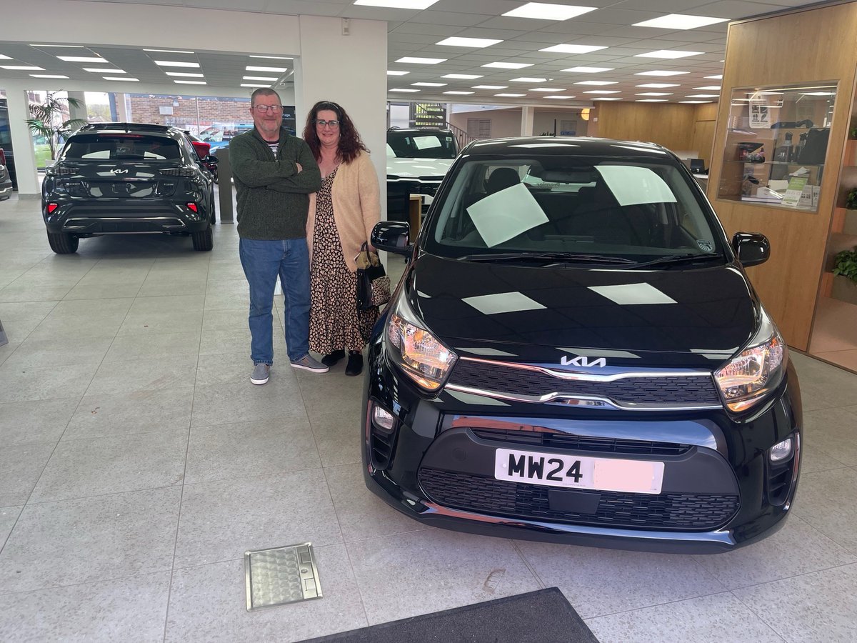 #PremierPeople 📸

A big thank you to Mr Smith, pictured collecting his brand new Kia Picanto 🙌🏻🔥

Happy travels 😀

@KiaUK 

#happyhandover #happycustomers #newcar #newcarday #newreg #24plate #Kia #Picanto #KiaPicanto #PremierAutomotive #Dukinfield #Tameside #Manchester