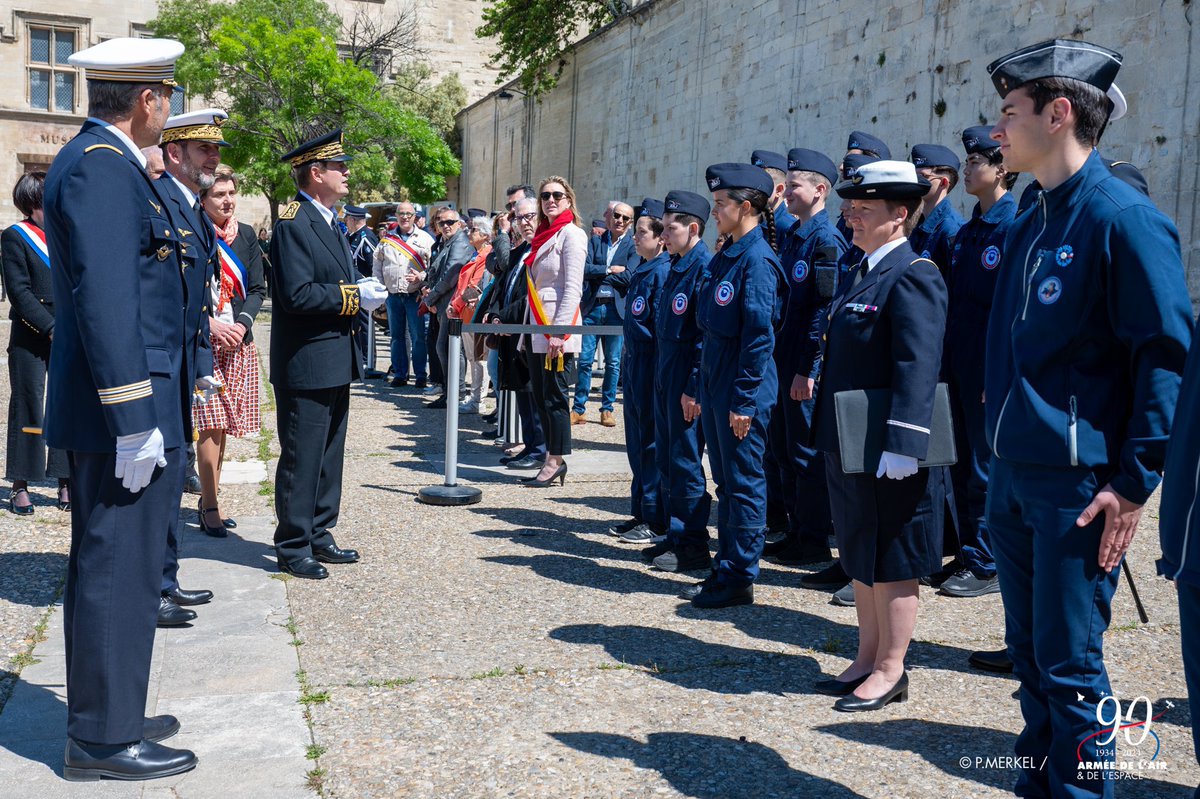 Ce 8 mai 2024 marque le 79eme anniversaire de la fin de la seconde Guerre mondiale. BFSA et BA115 étaient présentes en Avignon avec le Préfet de Vaucluse @prefet84, les autorités civiles et militaires ainsi que la jeunesse, tous rassemblés pour ce jour de mémoire collective.
