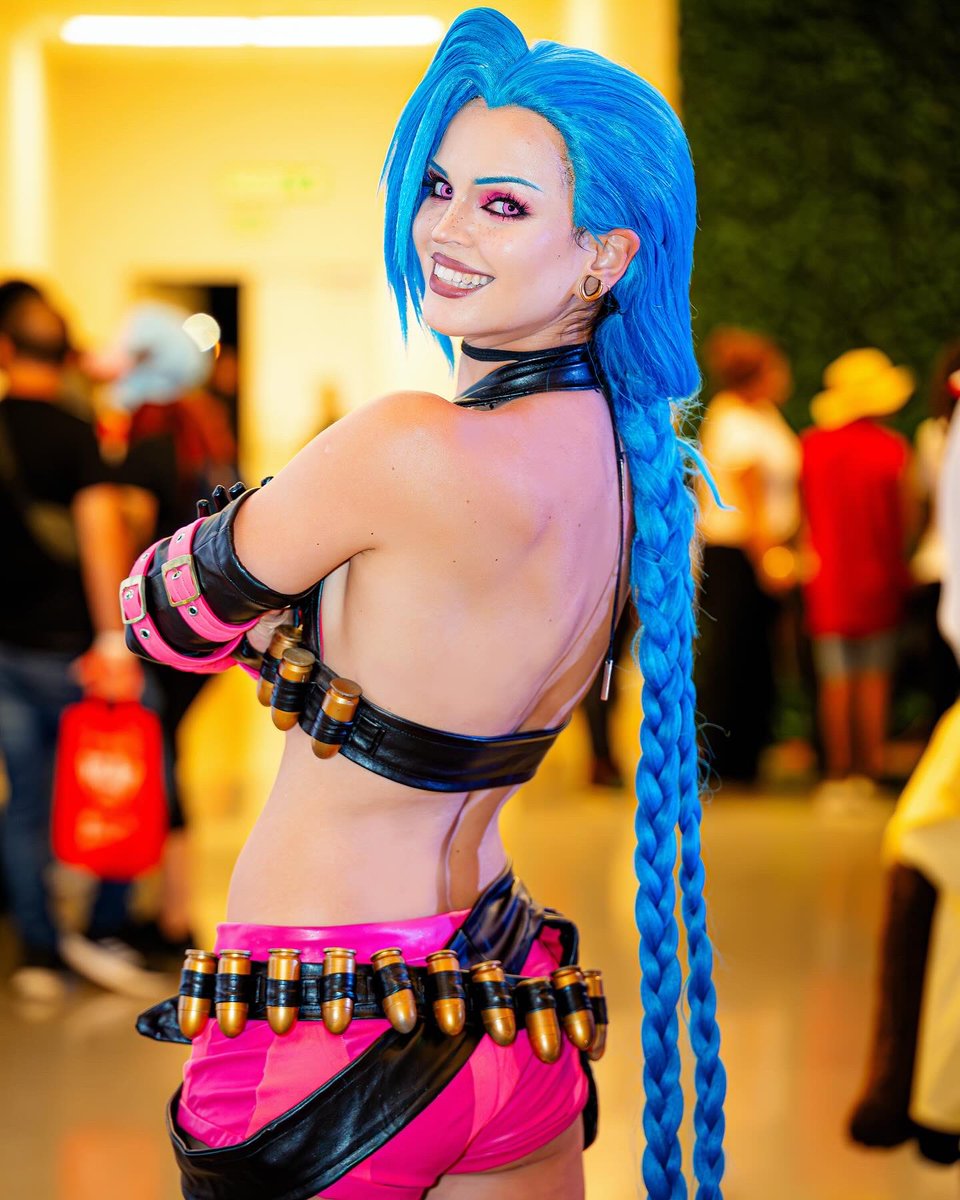 xAndrastax's tweet photo. Best memories on Comic Con Costa Rica  🇨🇷

Thank you everyone who spend the time with me, for every compliment, gift and every of your smile 💙 I had a wonderful time in such a beautiful country. I wanna come back here so bad asap!
~ Jinx is singing out 🫡

#jinx #leagueoflegends https://t.co/aJdxaVFIPe