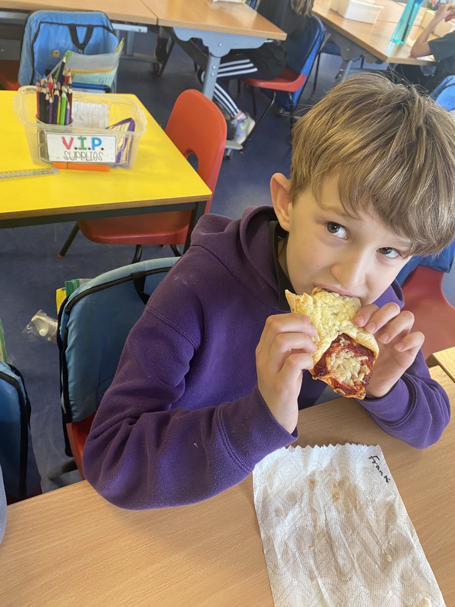 Health Fortnight fun continues in P4. Today we followed a recipe to make cheese and tomato pastry wraps! The verdict - delicious! 😋 @WlhwbChamps @WL_UNCRC #therighttogoodhealth