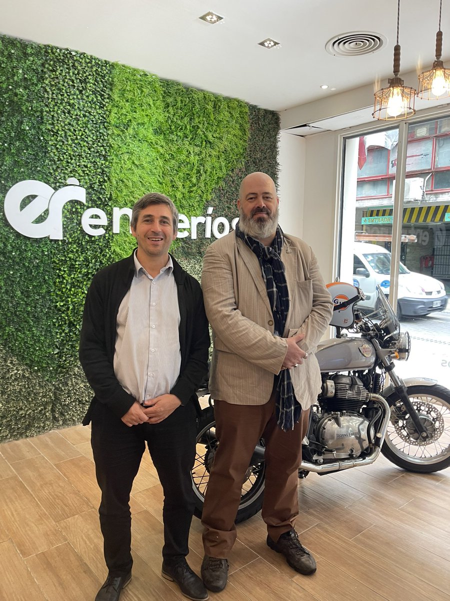 Está llegando a Colón en Entre Ríos The Distinguished Gentleman s Ride, un evento donde 🎩 de muchos puntos del país se empilchan y salen a hacer un recorrido en sus motos clásicas por la ciudad 🏍️ ! El 19 de mayo en nuestro país, un evento anual que se hace en 92 países