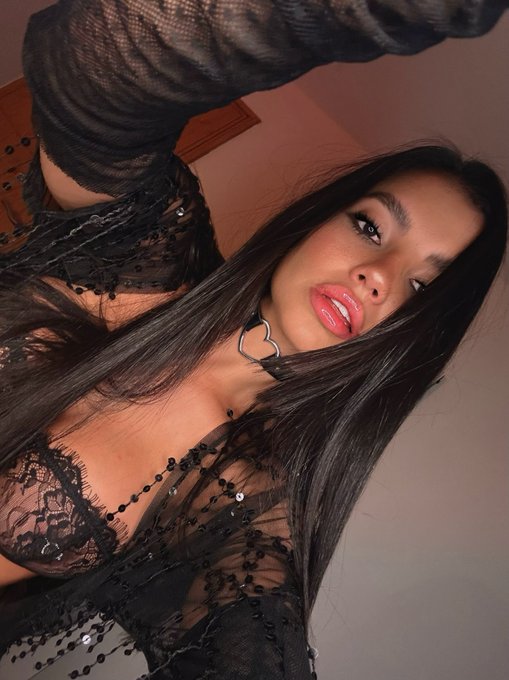 Good morning babe ! Are u up for some new content 2nite? 😈 SUBSCRIBE to my VIP page  and watch all the<a href="/tag/rt"class="tags"><span>#rt</span></a>