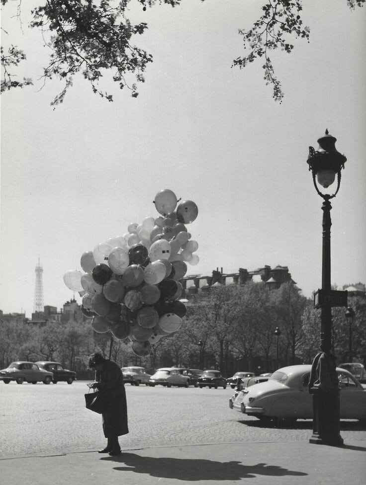 "Todos tenemos guardadas distintas versiones de nuestras vidas, aunque nos las contemos solo a nosotros mismos, en silencio. Y las corregimos a medida que avanzamos".
Margaret Atwood
📷Kees Scherer