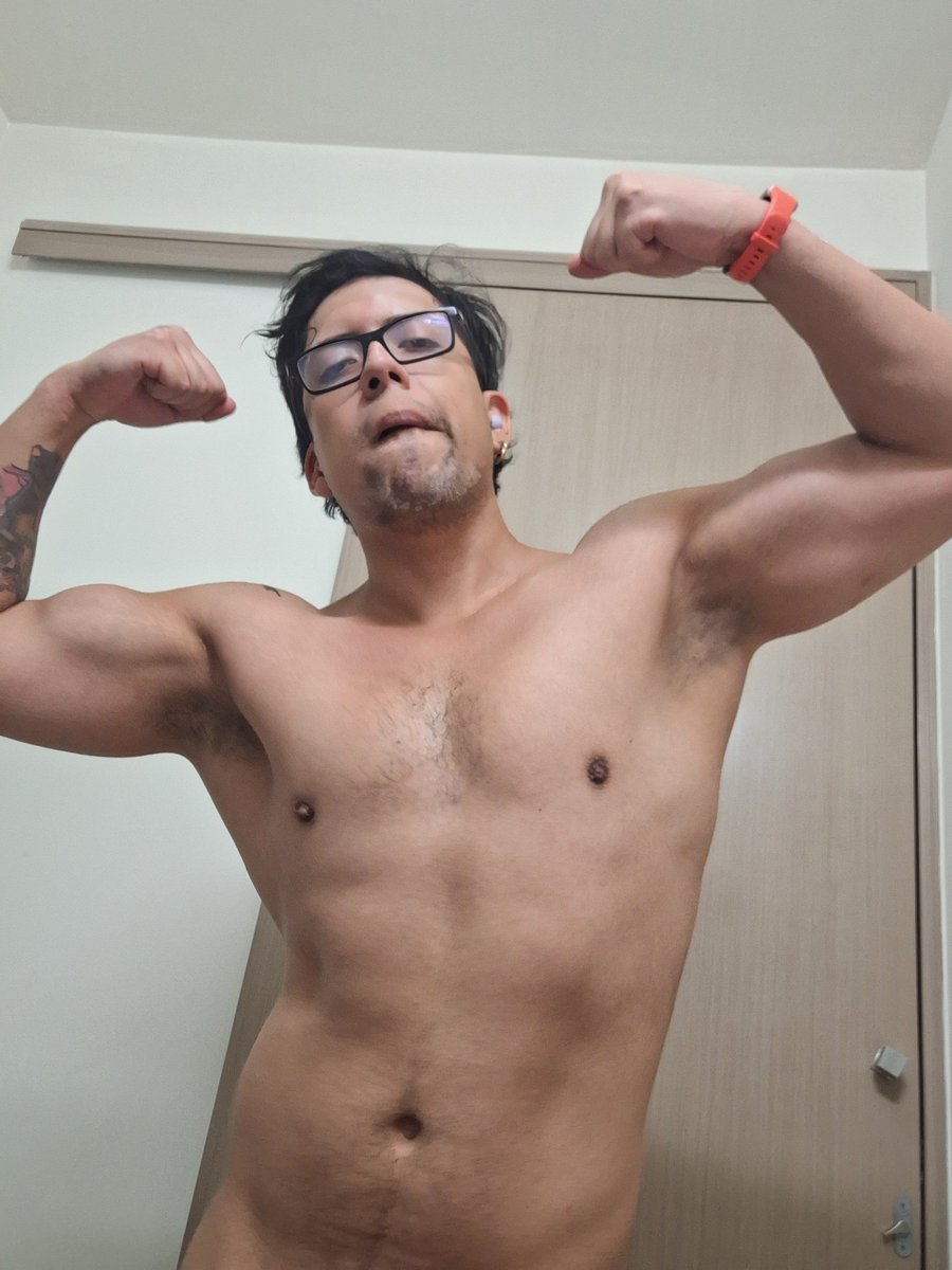 RenatoSanchez09's tweet photo. Andaba mascando chicle #himbo https://t.co/LIZrcomFY7