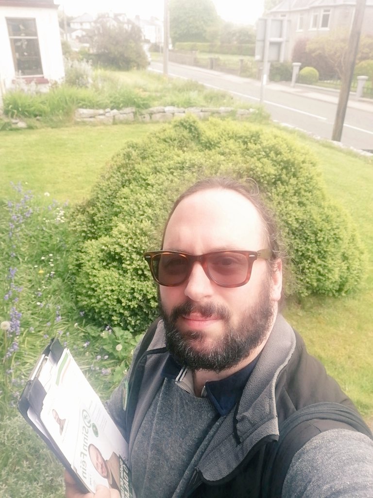 Meeting residents on Old Rd and Old Ballygaddy Rd today. DAY 59✅30 days to go to June 7th 🗳️ #timeforchange #changestartshere #votestiofan #LE24