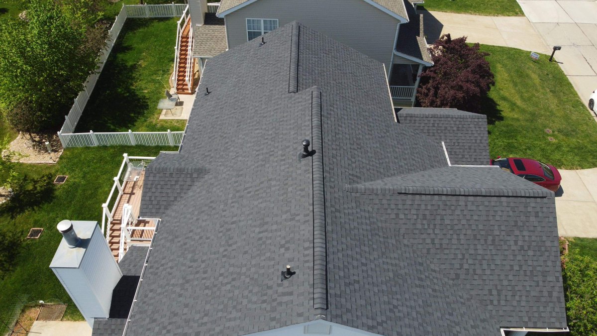 constructors911's tweet image. 🏠 Need a new roof? #Constructors911 has you covered! Our expert roofing team ensures top-quality materials and flawless installation. Stay dry and secure with our trusted roofing solutions. 🛠️💼 #RoofingExcellence #HomeImprovement