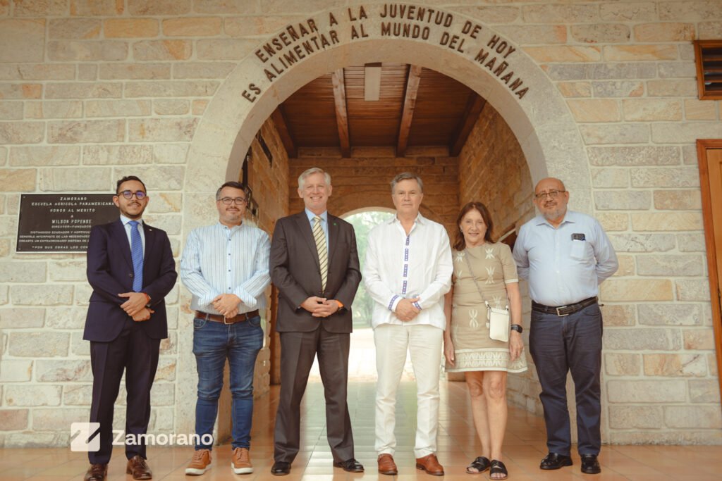 La Escuela Agrícola Panamericana @EAPZamorano y el Instituto Interamericano de Cooperación para la Agricultura @IICAnoticias fortalecen su alianza estratégica para revolucionar la #agricultura en la región bit.ly/3wpnZly #ZamoranoYElMundo