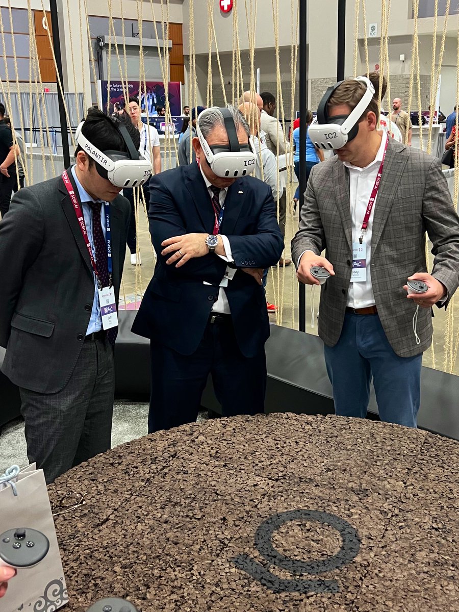 It was a pleasure hosting @TECRO_USA Ambassador Alexander Tah-Ray YUI at the #SCSPAIExpo2024 $PLTR booth. 

He was a big fan of the IC2 goggles 🇹🇼 

@david_marra