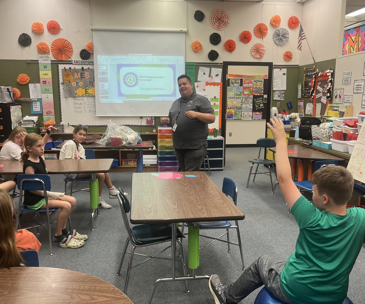 Ragin’ Recyclers (division of the @MiddletownElem Greenskeepers enjoyed meeting Mr. Paul & learning about engaging community in ♻️#knightpride #mesrecycles