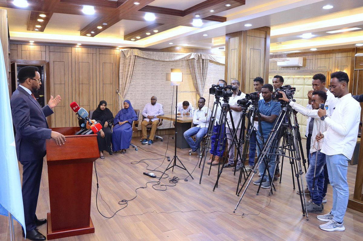 Today I briefed the #Somali press on the activities of @MoF_Somalia in recent months. I spoke of our domestic revenue mobilisation results, PFM improvements, AML/CFT & #Somalia's strong relations with development partners, including the International Financial Institutions.