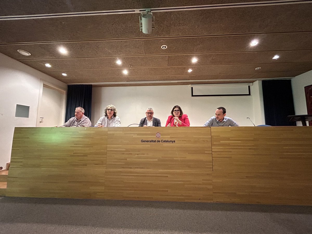 L’Agència Catalana de la Joventut avui ha aconseguit un conveni digne. Era urgent i necessari que aquest procés estancat durant 14anys pogués ser solucionat i garantir els drets laborals a tots els seus treballadors i treballadores. Gràcies @LaiaGiros i equip per fer-ho possible!