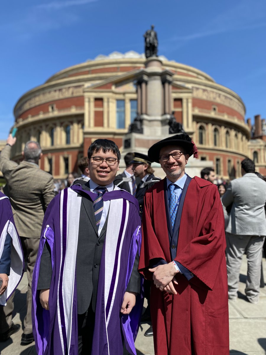 Congratulations to my former PhD student Dr Vincent Leung @imperialeee attending graduation day today. Vincent is now post-doc developing new computational methods for Cryo-EM.