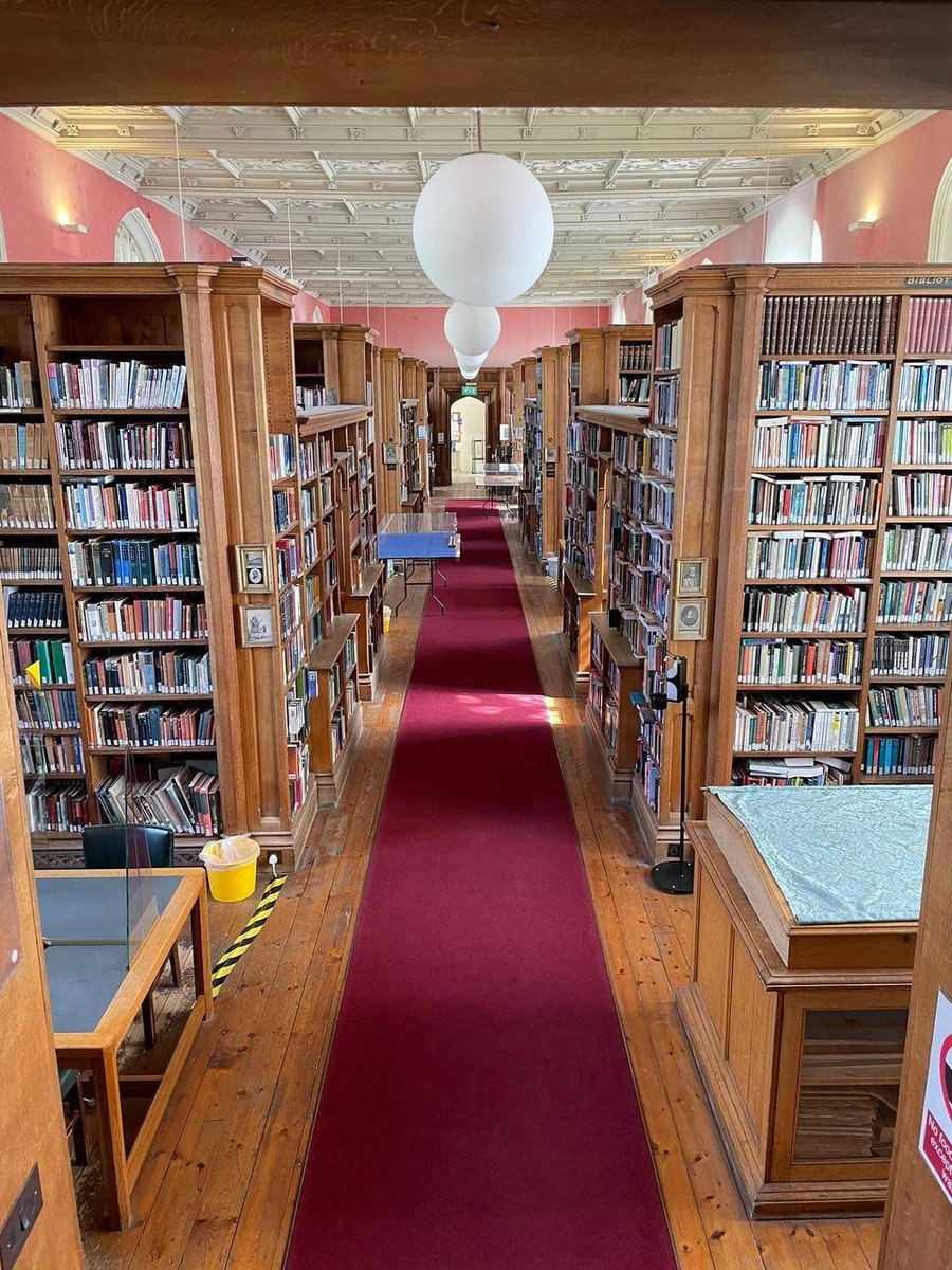 SakuraFall658's tweet image. The weather is not very good. I can bring a cup of coffee and choose a favorite book. I can sit quietly all afternoon.