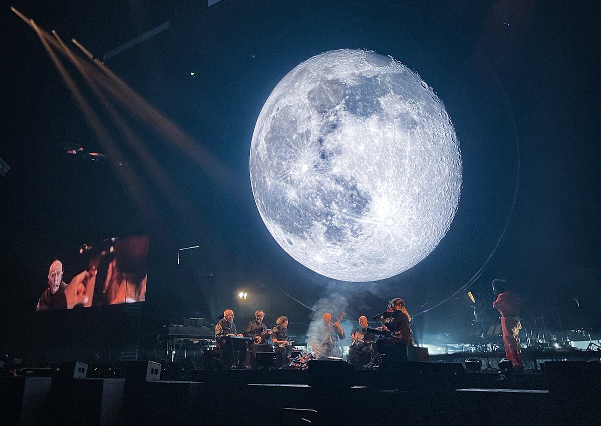 The i/o full moon, photos by Maggie Levin from the full dress rehearsal, May 11th, in London.