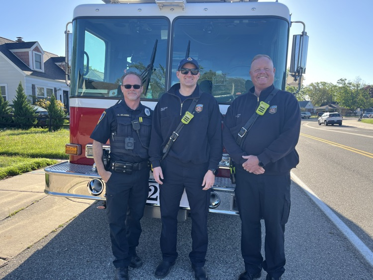 kivy0129's tweet photo. Today was National Walk, Bike and Roll to school day! Way to go Campers for getting outside and enjoying the beautiful sunshine! Thank you to our local police and fire departments for joining in the fun and ensuring a safe experience for all! https://t.co/wW5hy4tEUb