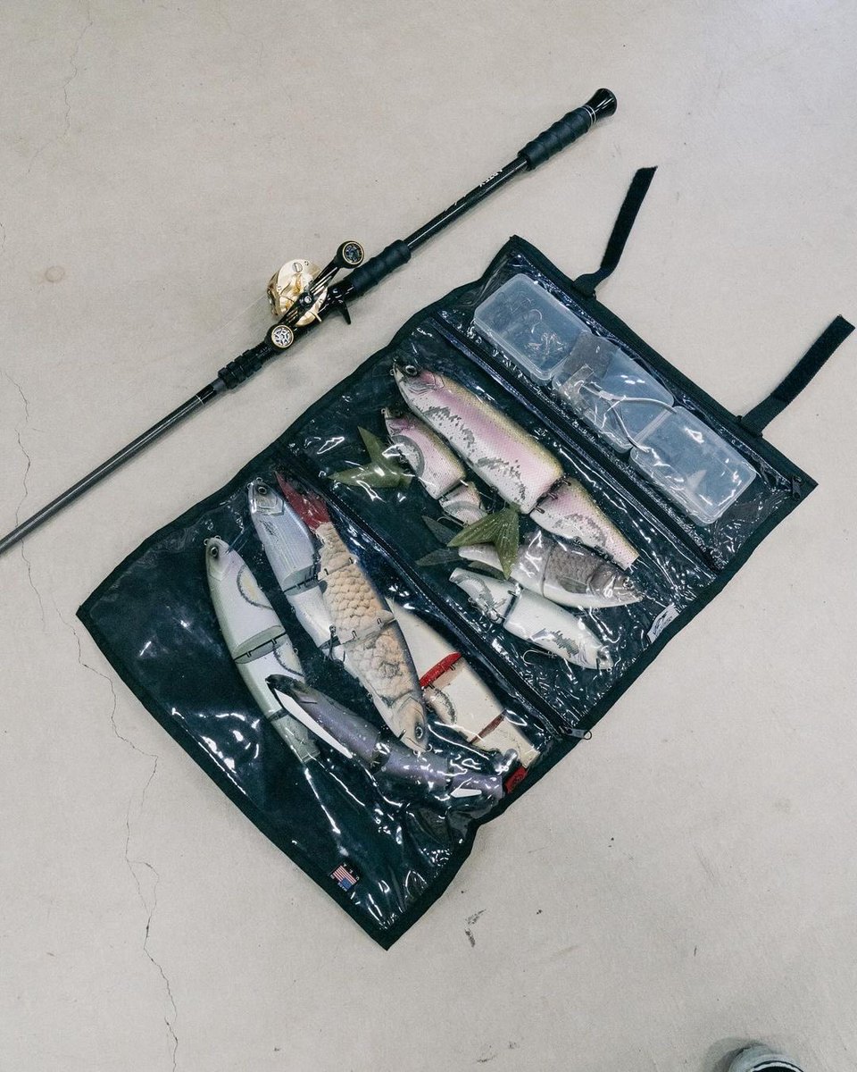 SU x DRT XXL Wrap. Featuring two large heavy duty zippered pockets for ...