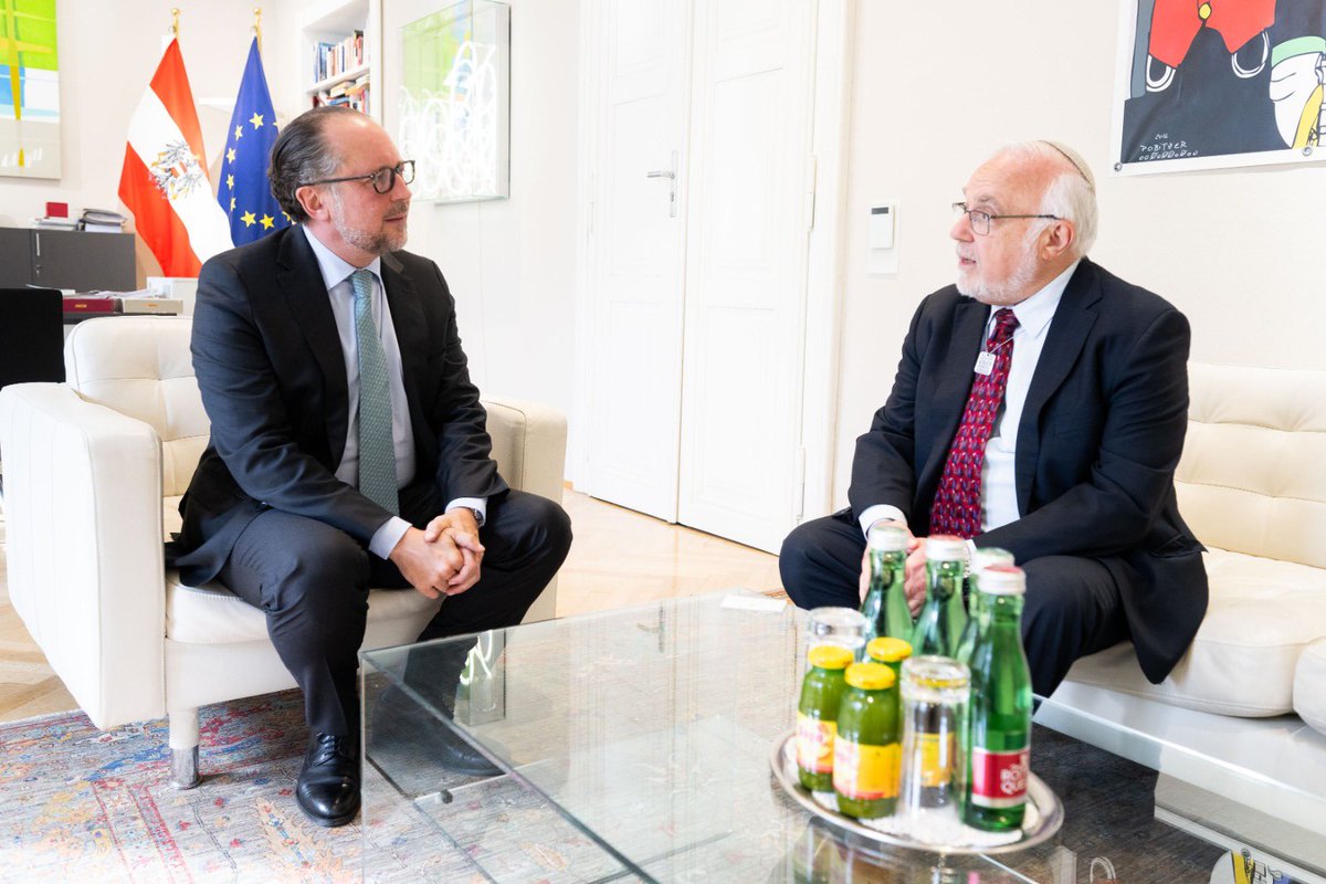 The rise of #antisemitism is alarming. Just met with Rabbi Abraham Cooper for an in-depth discussion on recent developments and on our joint fight against the scourge of antisemitism. Wherever it occurs - in Austria and around the world. @simonwiesenthal