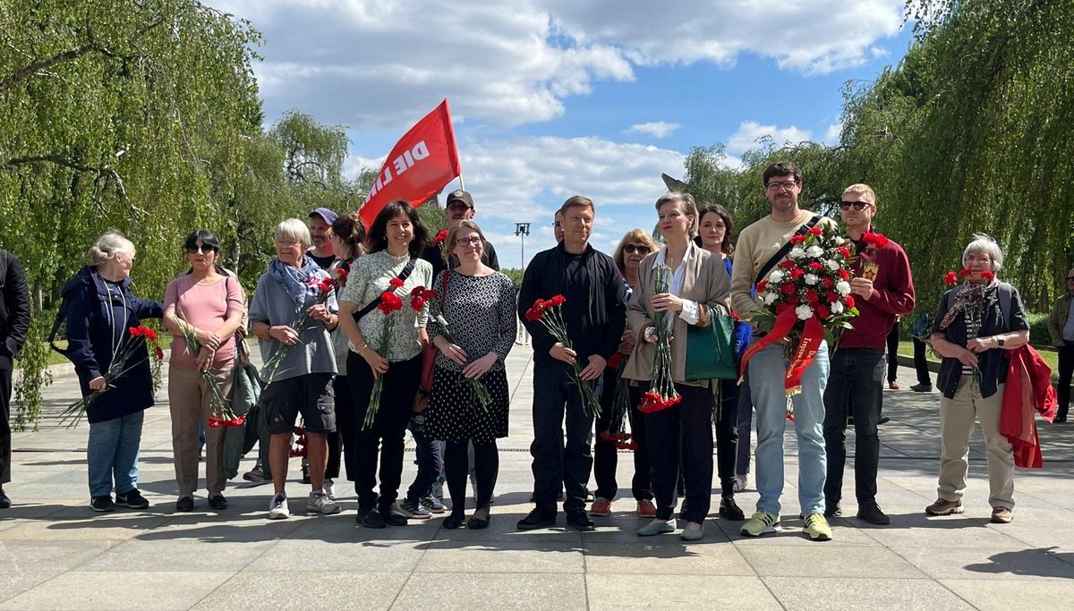 Wer denkt, #NoAfD würde geschwächt, wenn ihre Forderungen erfüllt werden, hat den neuen Faschismus nicht verstanden. Dagegen braucht es klare Kante. Denn nie wieder ist jetzt! Ich fordere den 8. Mai als #TagderBefreiung vom Faschismus zu einem Gedenk- & Feiertag zu erklären.