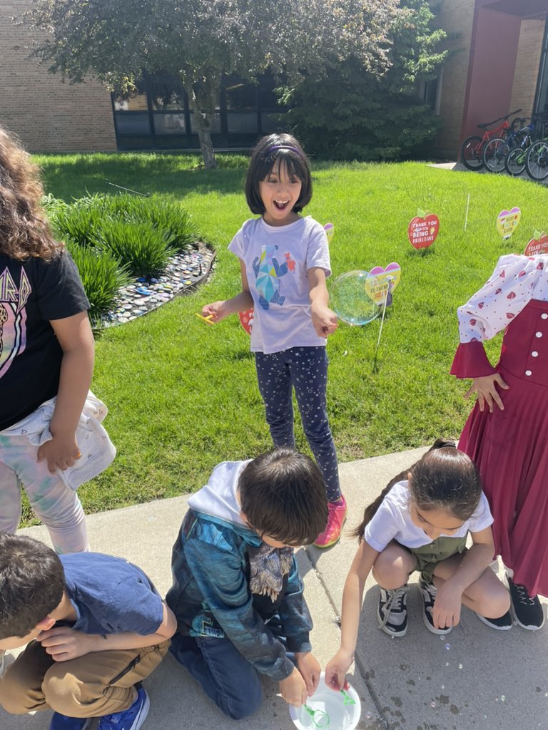 Ms. Mandik tweet media