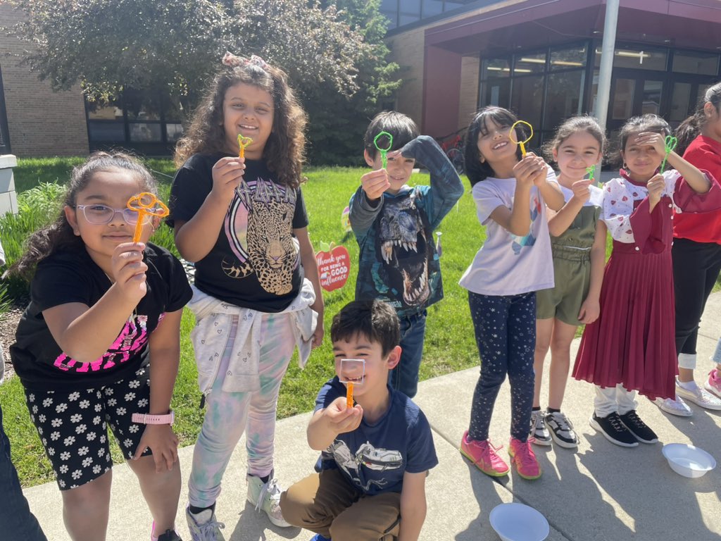 Ms. Mandik tweet media