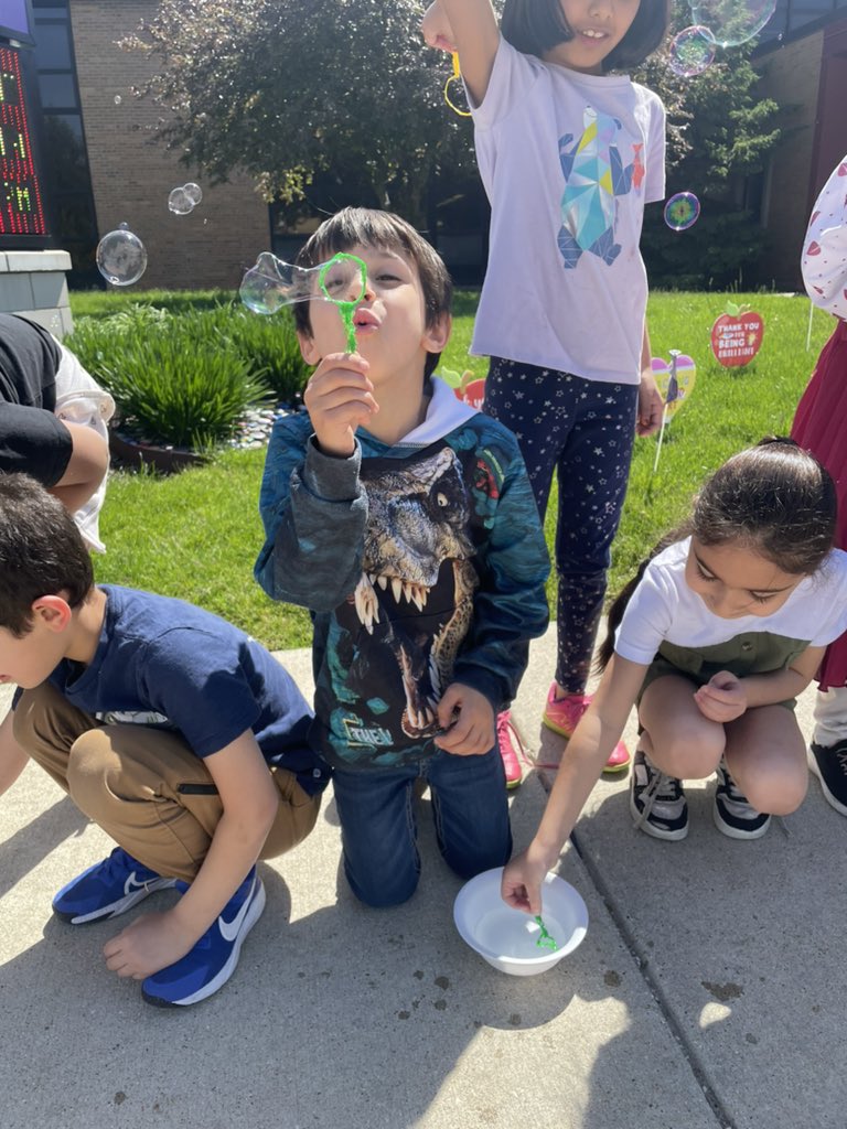 Ms. Mandik tweet media