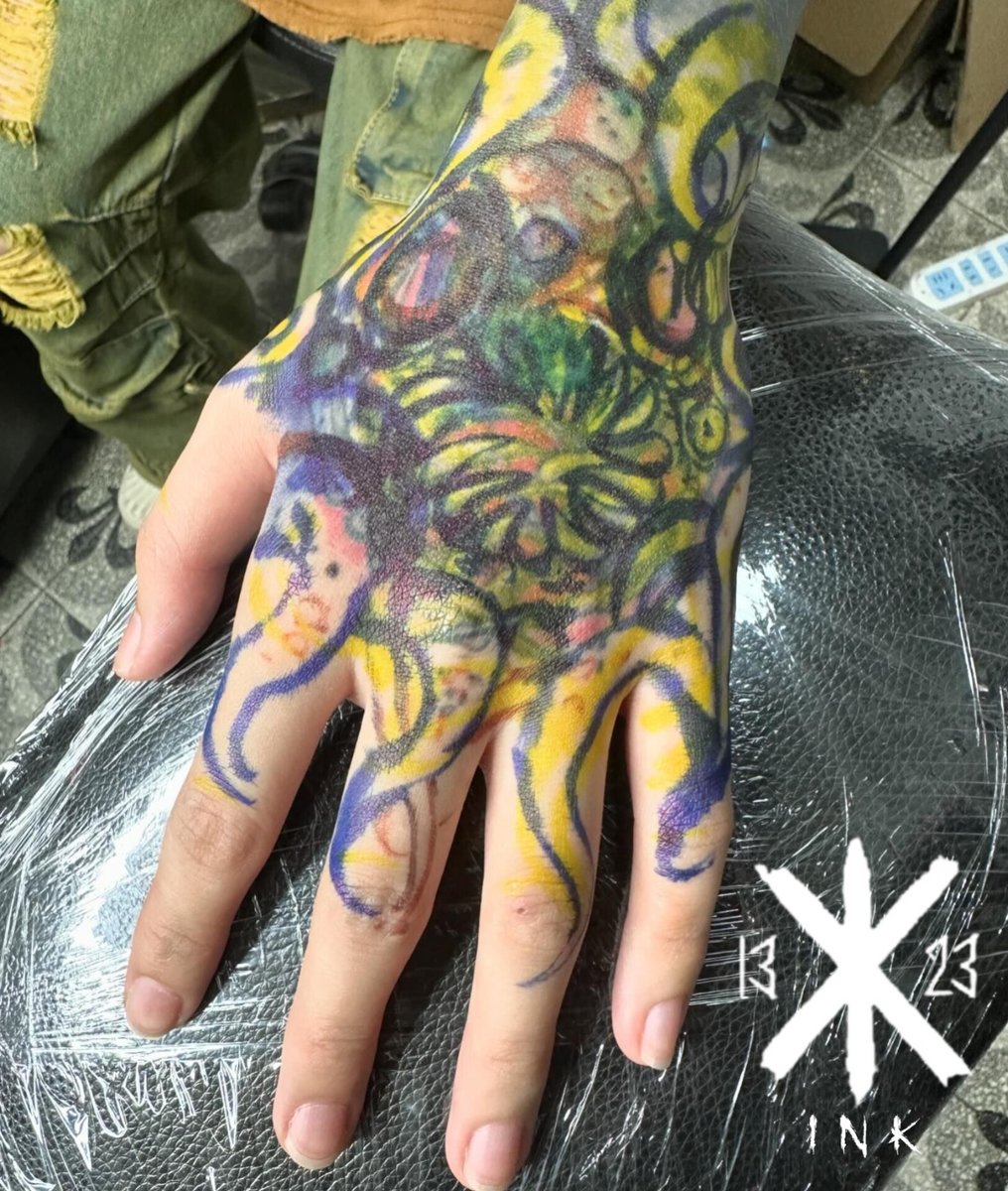 1323ink's tweet photo. COVER-UP
Octopus 🐙 of death freehand customized blackwork
leave a comment if you like Asa's work, email or DM him for any enquiries/bookings and he'll think of something for you 👀📨 asaxcash@gmail.com all ideas are welcome at (1323 Ink.)
done by @asaxcash
#asacash #1323ink https://t.co/c8hFSBXnEs