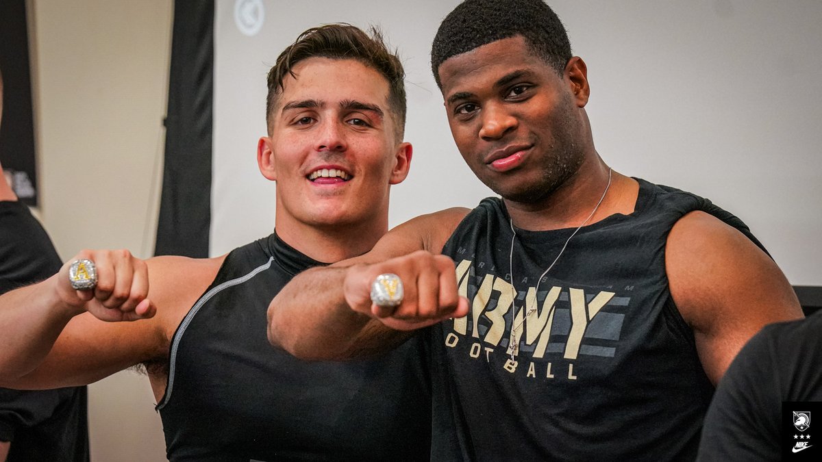 ArmyWP_Football's tweet photo. New rings for the Brotherhood. https://t.co/UMui9VDrvE