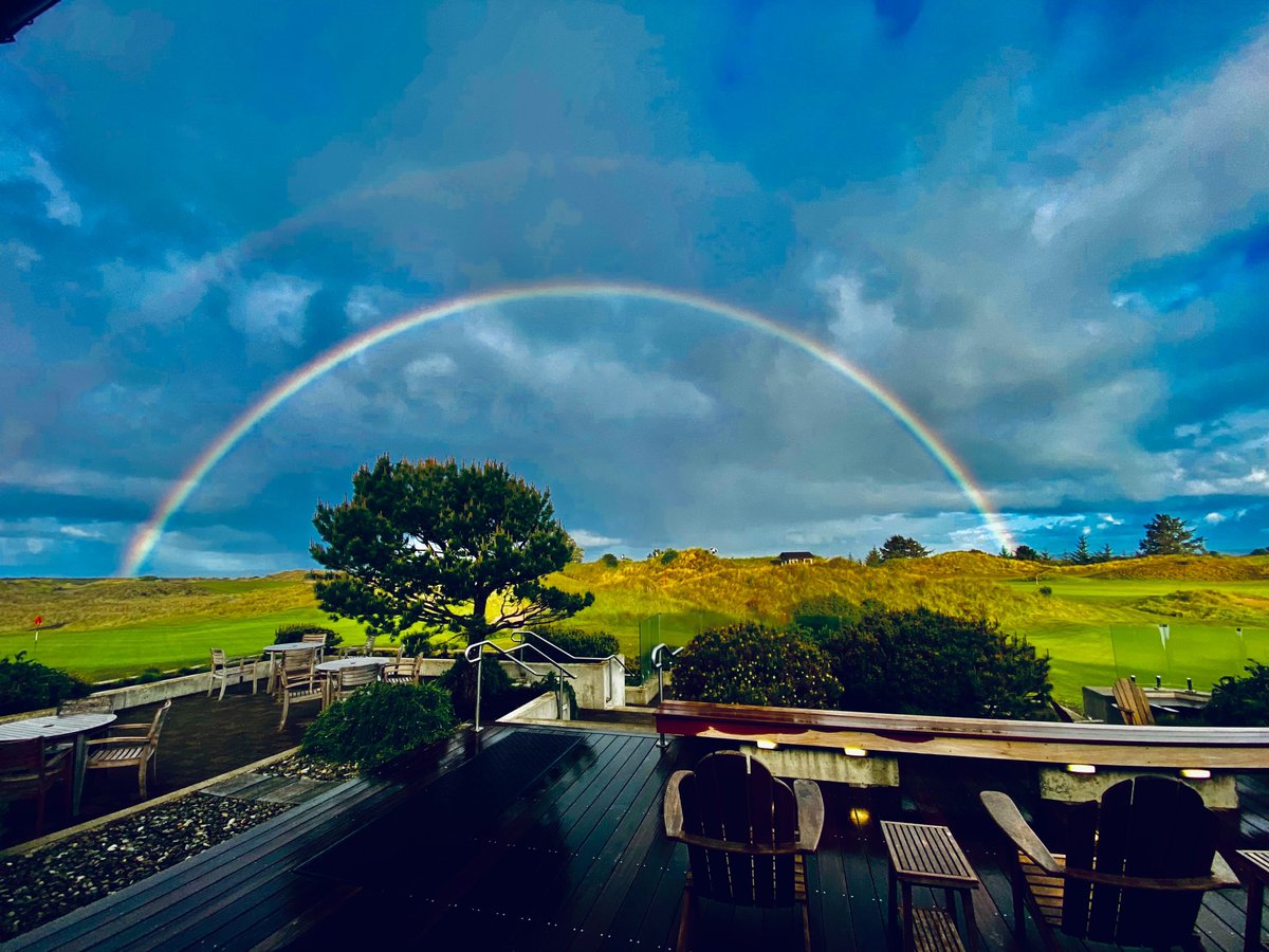 BandonDunesGolf's tweet photo. A double rainbow at Bandon Trails signaling in a stretch of excellent golf weather on the Oregon coast! #BandonStaffPic
📸: Connor Oppedal https://t.co/XkUNI7egEs