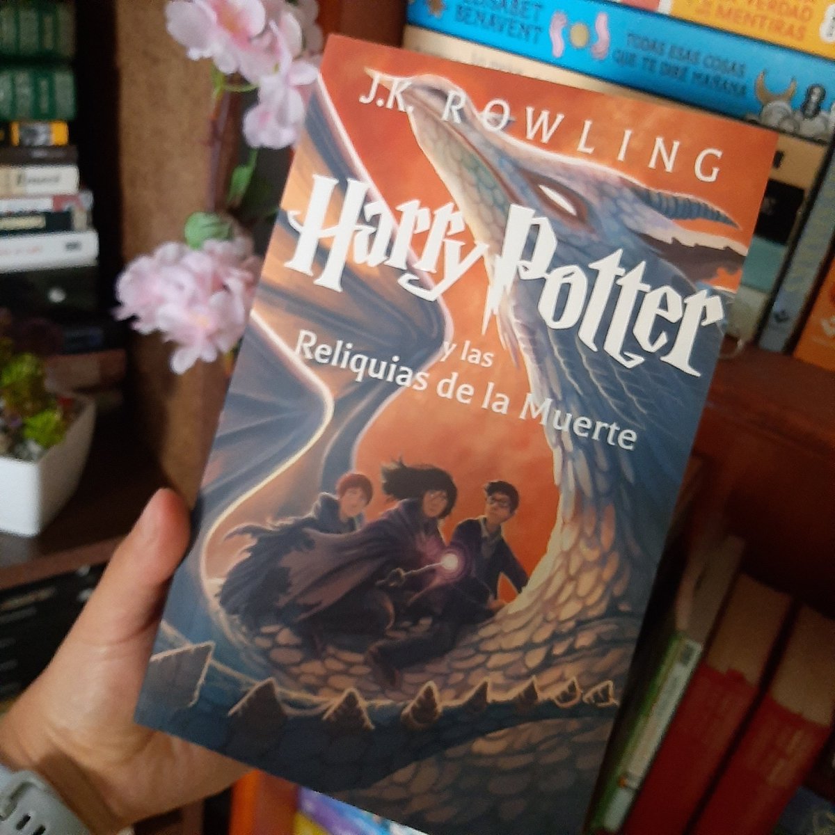 'La muerte es simplemente la siguiente gran aventura' Albus Dumbledore.
#harrypotter #harrypotterfan #harrypottercollection #harrypotterbooks
instagram.com/p/C6tr-yHuPwr/…
