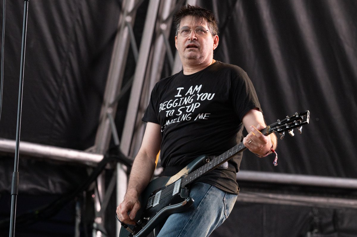 BREAKING: Steve Albini, the legendary record producer behind Nirvana's In Utero, Pixies' Surfer Rosa, and countless other classic albums, has died of a heart attack. He was 61 years old → cos.lv/NTo050RzFeq