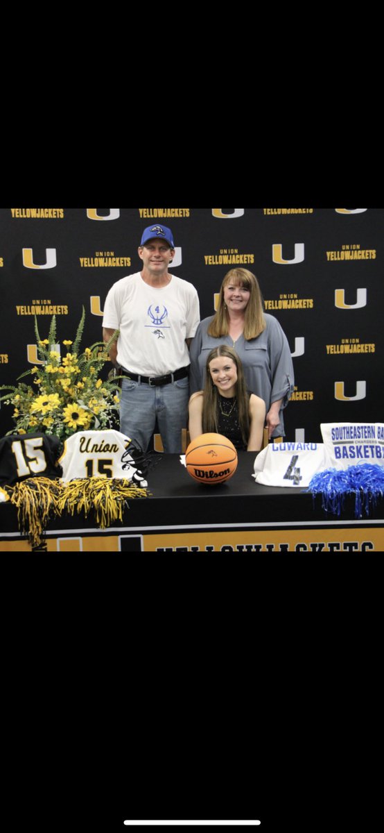 MaddenCassy's tweet photo. Congratulations to our Lady Jacket, @Scoward15 for signing to further her academic and athletic career at Southeastern Baptist College!   We are so proud of you Syd and look forward to seeing you back on the hardwood again!!!  #LadyJackettoaLadyCharger 🖤💛🏀💙🖤 https://t.co/8aWG6VyMv9