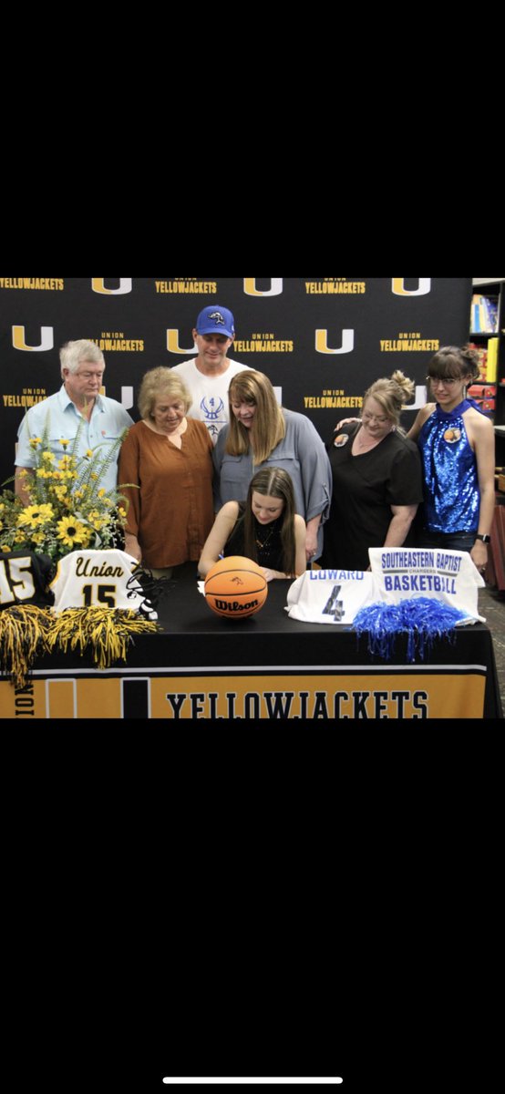 MaddenCassy's tweet photo. Congratulations to our Lady Jacket, @Scoward15 for signing to further her academic and athletic career at Southeastern Baptist College!   We are so proud of you Syd and look forward to seeing you back on the hardwood again!!!  #LadyJackettoaLadyCharger 🖤💛🏀💙🖤 https://t.co/8aWG6VyMv9