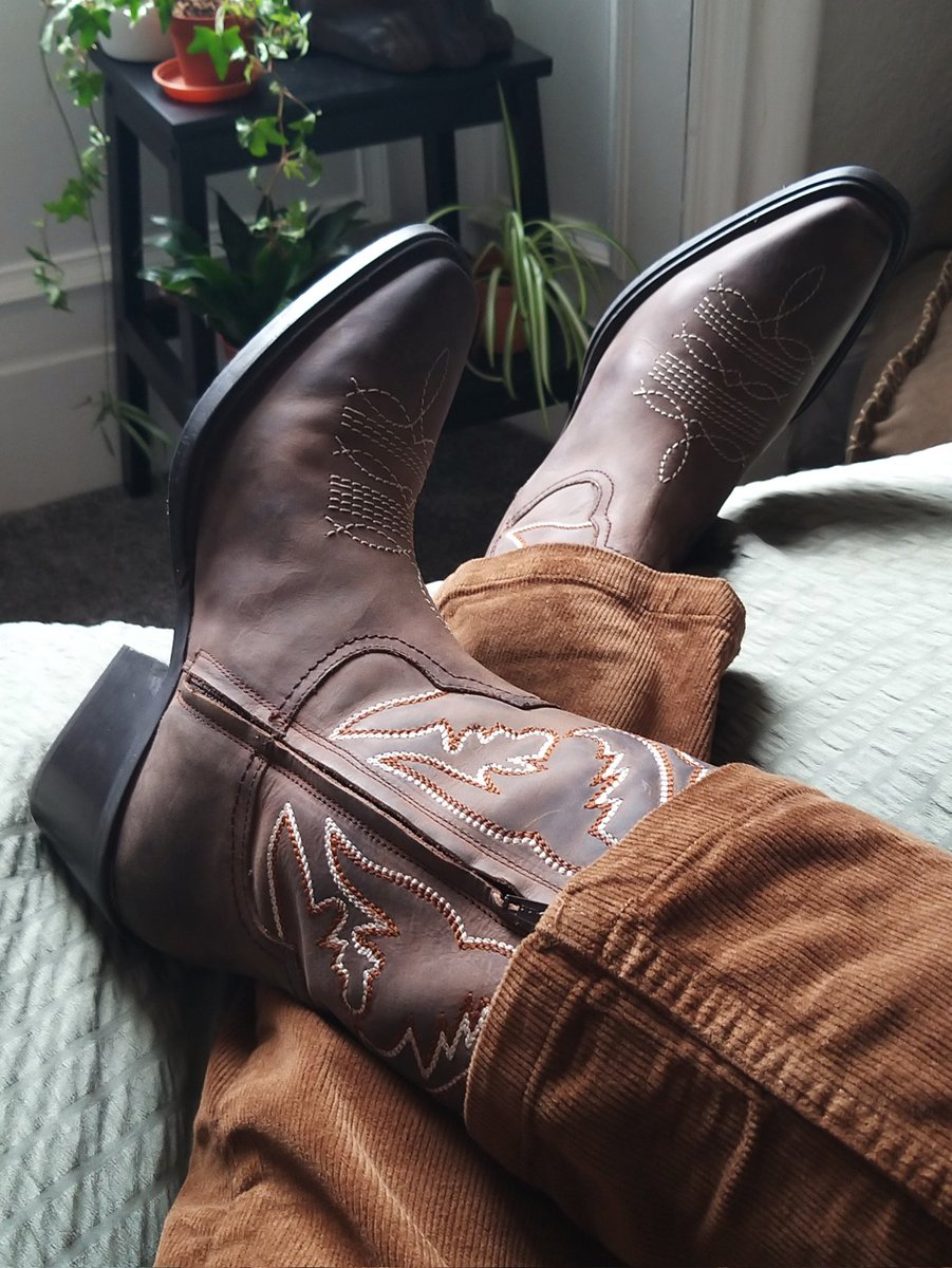 Guys I bought myself some cowboy boots and I will now only be serving butch twink cowboy, its giving GENDER