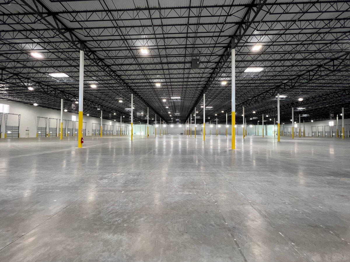 Discover Cubework Sugarland— perfect for e-commerce and businesses of all sizes located in Houston's bustling industrial hub. Ready to elevate your business logistics? Contact us today to learn more! #Cubework #WarehouseProvider #CommercialParking #OfficeSpace #Ecommerce