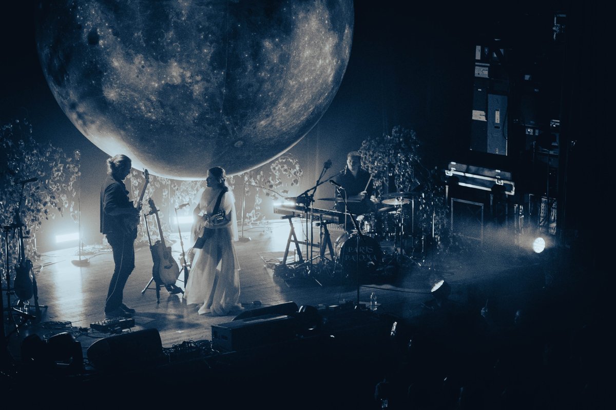 Wow! Last night a sold out crowd went to the moon and back with Paris Paloma 🌕 📸 Thanks to Gerald Sorenti. Fancy a chance to win a Paris Paloma tour t-shirt? Sign up to our mailer to find out how to enter. Comp details orlo.uk/gTqn6