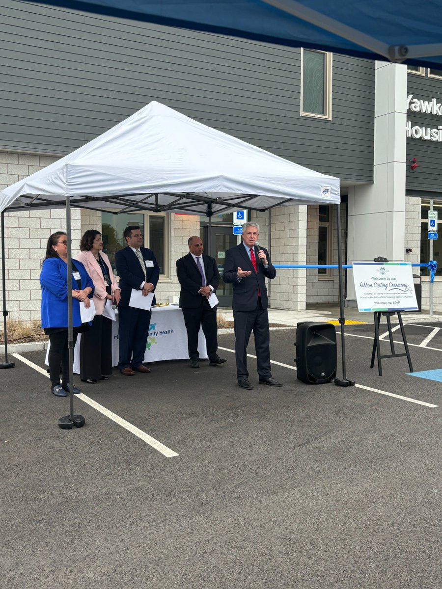 Today we celebrate the ribbon cutting of @ManetCommunity's new community health center @FrBillsMnSpring's Yawkey Center but also our community's commitment to treating health needs of our most vulnerable populations. This location & its staff are already making a big difference