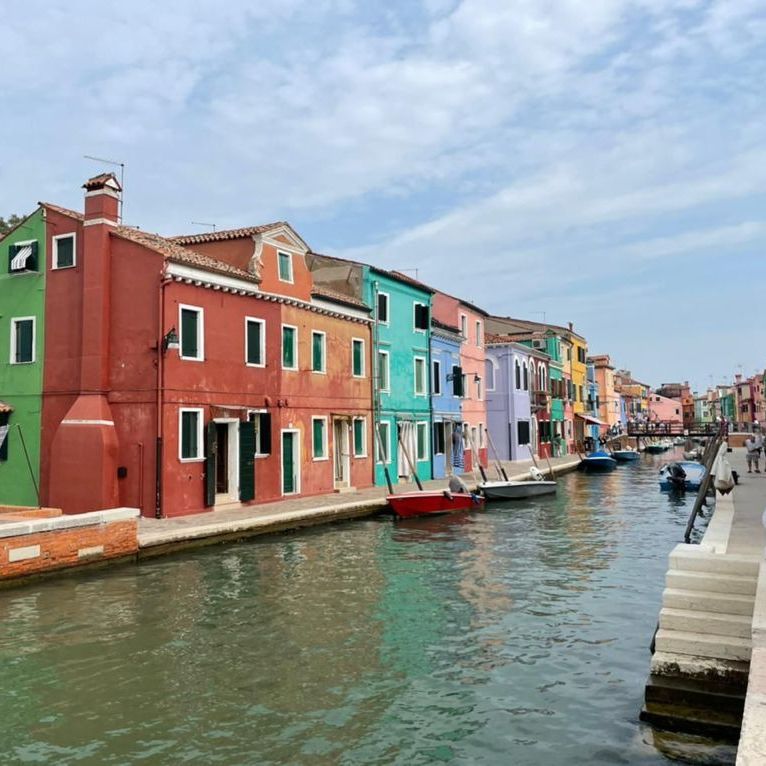 Burano, the island of colorful houses 🌈 

#ClassicBoatsVenice #Burano #Venice #BoatTour #VeniceBoatTour #boats