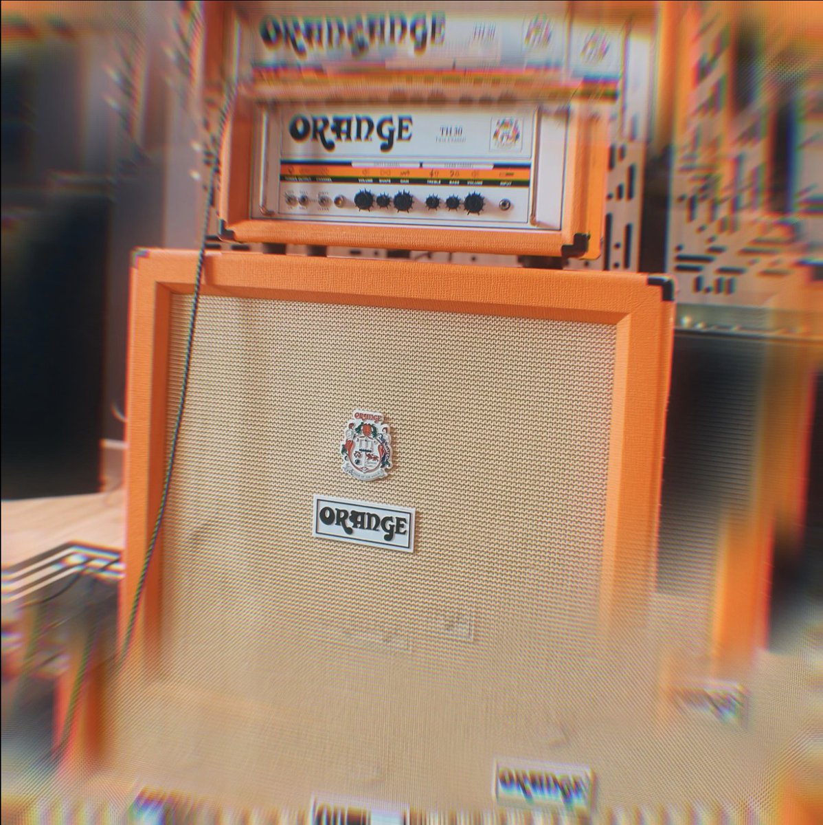 Trippy vibes with the #OrangeTH30. 🍊✨ #MyOrangeAmps 📸: Angelica