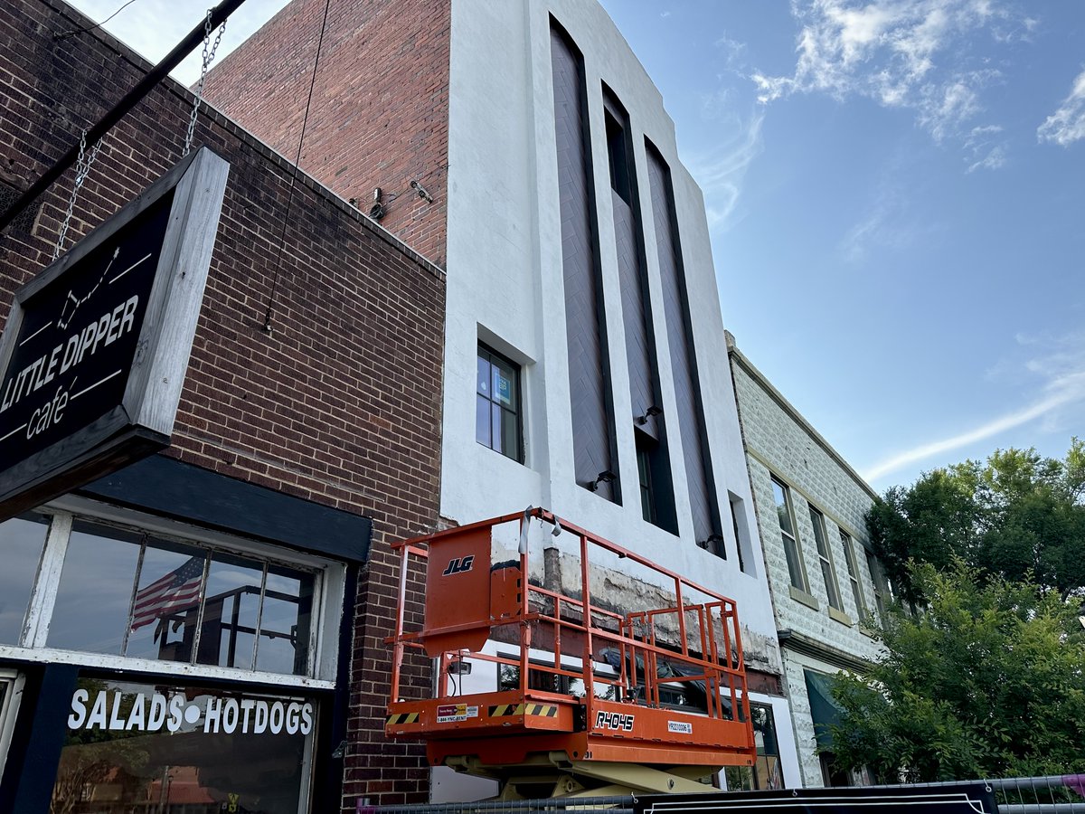 ECGLocationGA's tweet image. Delighted to be invited yesterday to City of Sylvania&apos;s training for businesses on leveraging the new Rural Zone designation. Mayor Dees, Jennifer Fordham, @GA_DCA, &amp;amp; Dorie Bacon, @gdecd, shared invaluable insights. A tour of its theater undergoing transformation was a bonus!