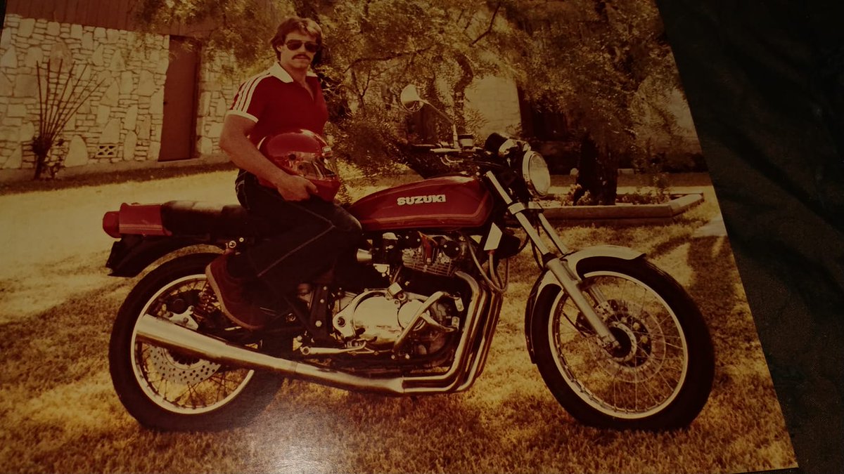 Back In The Day: Classic Bike Shows follower William Curro told us about his '77 Suzuki GS 750: 870 MTC kit Cam/Ported Heads 29 Mikuni Smooth/Stacks Oil Cooler/Steel lines Custom Seat RC Shocks #classicbikeshows #motorcycle #motorbike #motorcyclelife #classicmotorcycle
