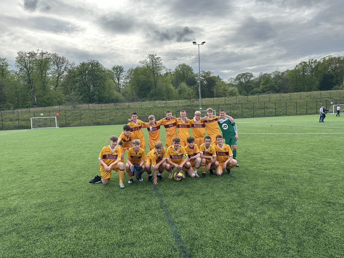 braidhurstpe's tweet photo. Congratulations to our U14 team who are into the semi-finals of the Scottish cup after beating Bishopbriggs on penalties. The match ended 3-3 with Braidhurst then winning 4-2 on penalties!⚽️

MOTM- Jack B🧤

Jude⚽️
Johnny⚽️
Matthew⚽️ https://t.co/EsZZmpxGy8