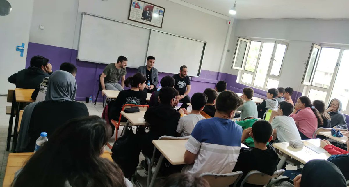 KihoNf's tweet photo. 'Kariyer Günleri' etkinliği kapsamında; öğrencilerimiz doktorluk,hemşirelik ve bankacılık gibi farklı meslek gruplarını o mesleği yapan kişilerin anlatımıyla tanıma fırsatı buldular.
@mardinilmem 
@midyatilcemem https://t.co/vNRWyaJ8eG