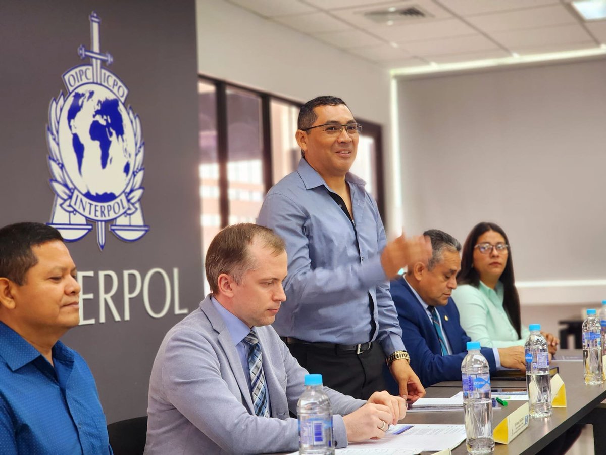 .#ElSalvador 🇸🇻 | @UN__Cyber en alianza con #INTERPOL llevaron a cabo una capacitación sobre buenas prácticas para la investigación en línea, con énfasis en el debido proceso y la adopción de estándares internacionales, dirigido a 14 investigadores policiales. 🕵️‍♂️ 🇨🇦🤝🇺🇳