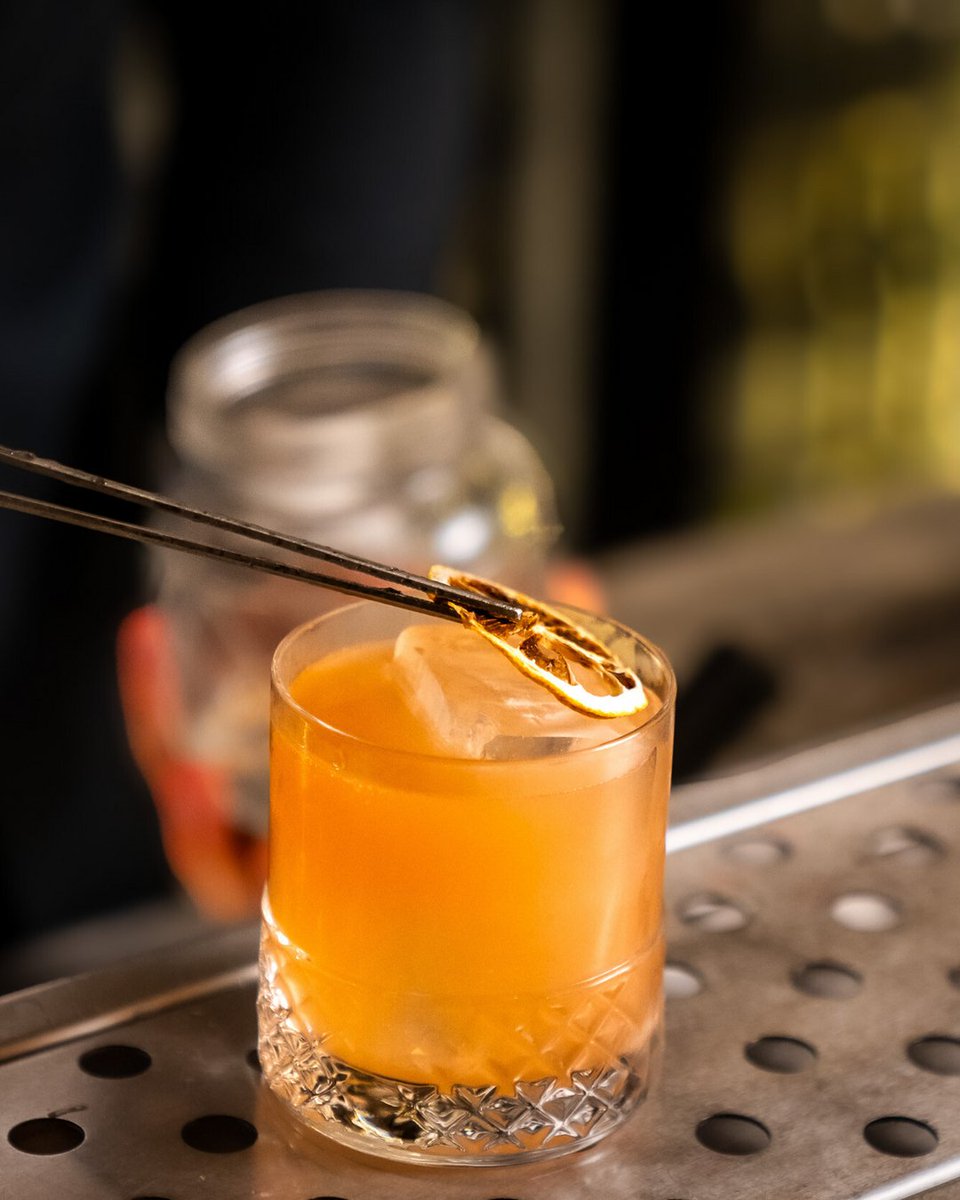 Javarumco's tweet photo. Elevate your mixology game and unleash your inner bartender with JavaMur. From timeless classics to innovative creations, our rum unlocks a realm of exclusive and sophisticated cocktails.

#Mixology #Mixologist #Cocktails #Rumcocktails #JavaMur #JavaRum #JavaMurRum https://t.co/KAtkj4F7N1