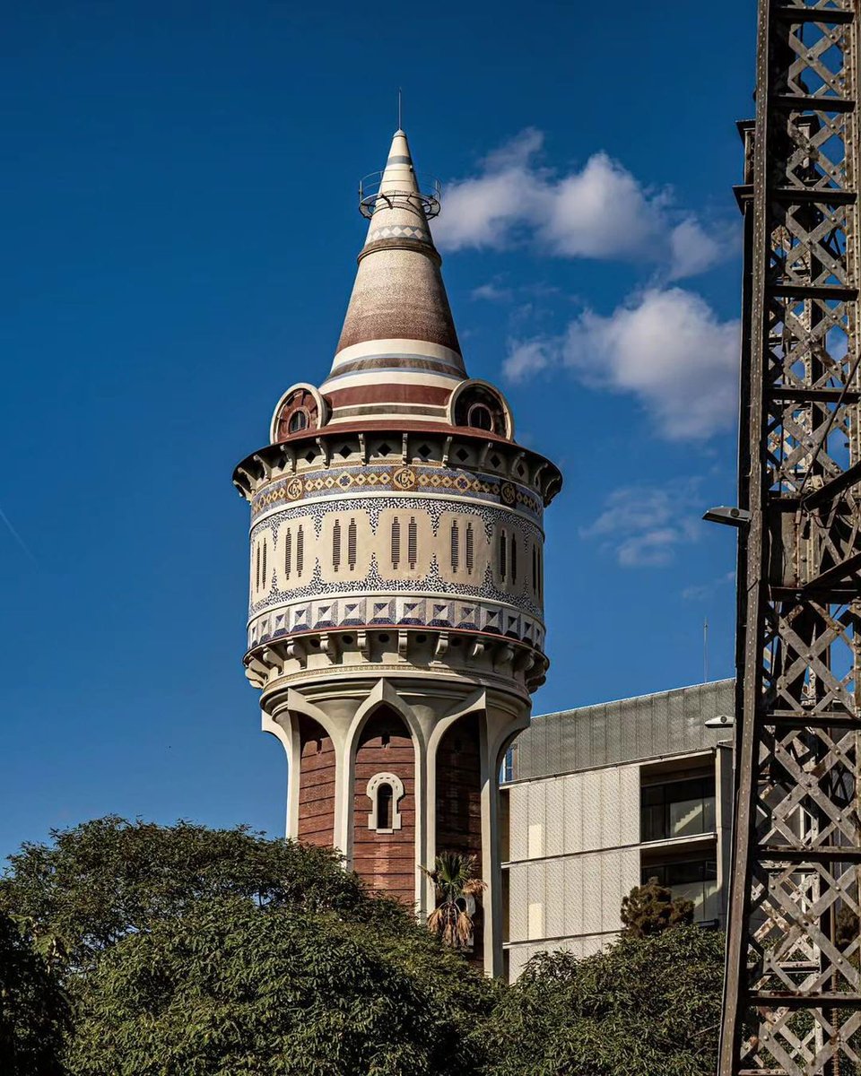 The Torre de les Aigües is another of the city’s modernista jewels! 🤩
📸 myinspireproject (IG)
#visitbarcelona