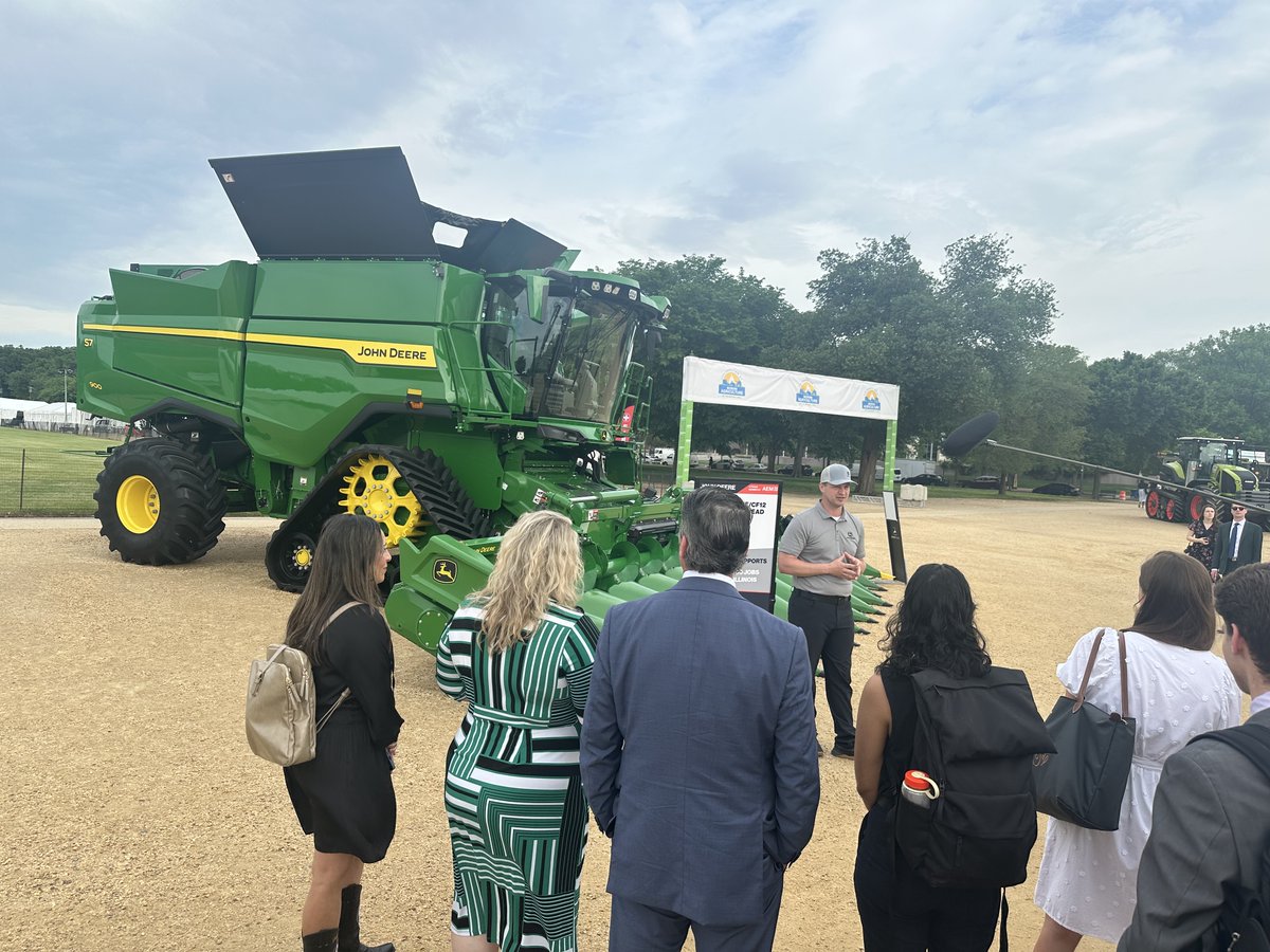 This morning, @RepKatCammack joined @HouseAgGOP colleagues and @aemadvisor for #AgOnTheMall! It was great to see the emerging technologies that support our farmers, ranchers, and producers across the country. 🚜