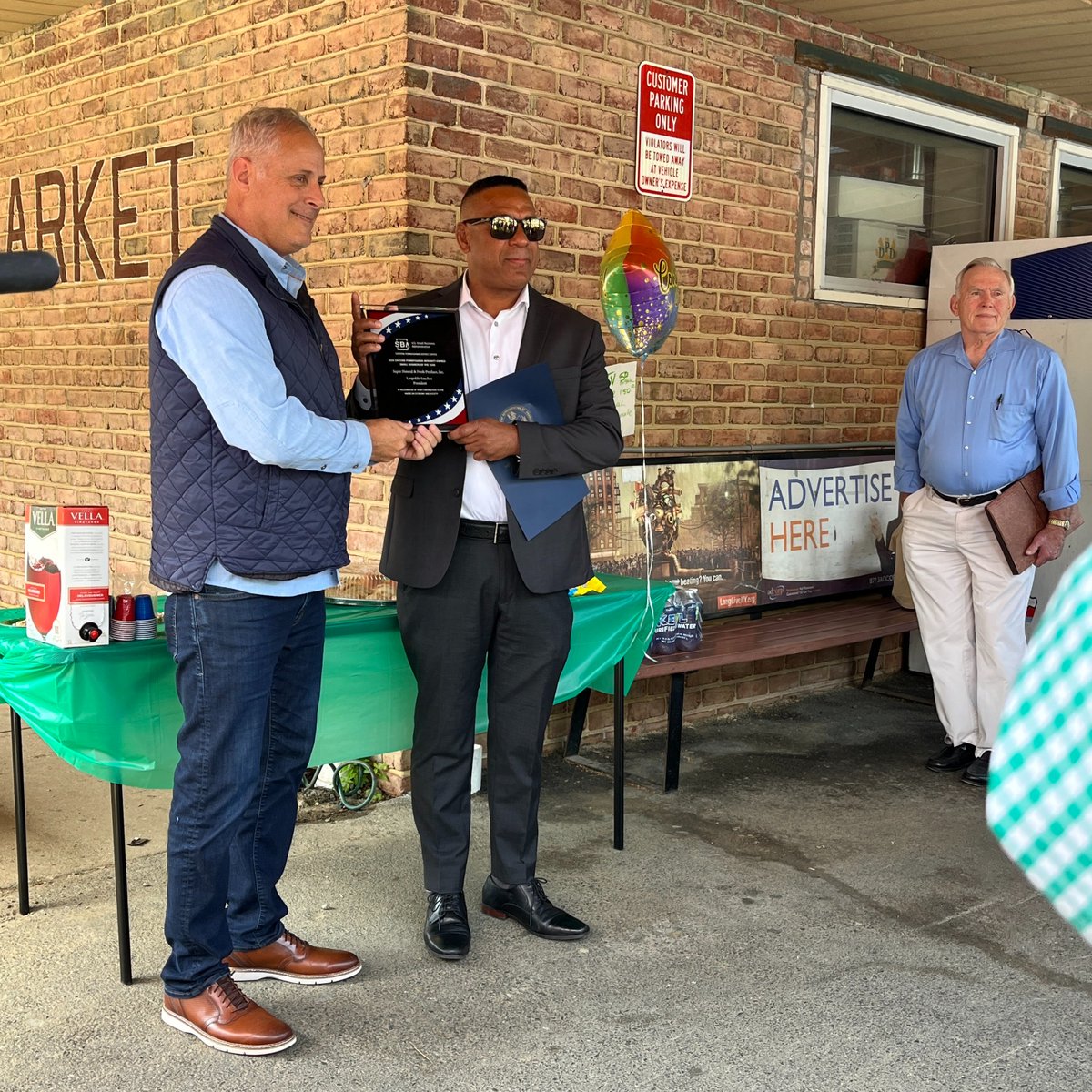 Congratulations to Leo Sanchez of Super Natural Produce for winning @SBA_EasternPA’s 2024 Minority-Owned Small Business of the Year! My team was able to attend a celebration of the award, which was so well-deserved. Thank you, Leo, for all that you do for the Reading community!